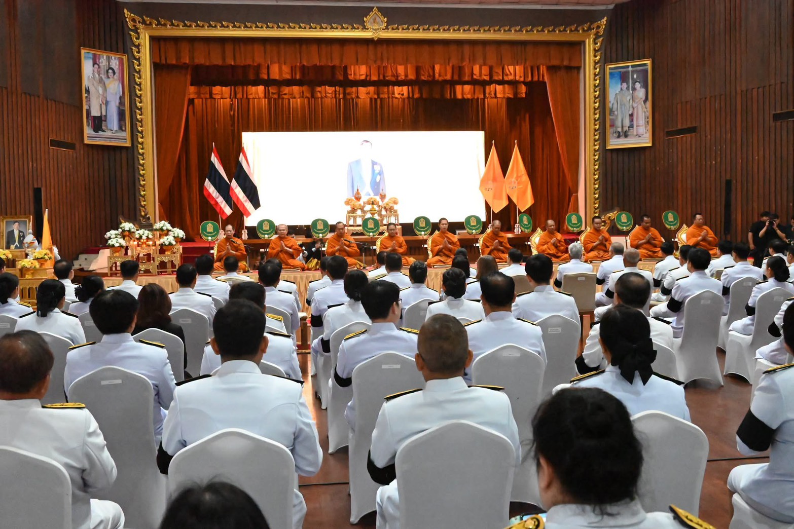 คณะผู้บริหาร สกร. ร่วมพิธีทำบุญตักบาตร-ถวายสัตย์ปฏิญาณฯ เฉลิมพระเกียรติ พระบาทสมเด็จพระเจ้าอยู่หัว เนื่องในโอกาสวันเฉลิมพระชนมพรรษา 28 กรกฎาคม 2569